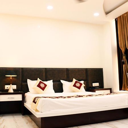 Hotel Neelam Moga Ludhiana Extérieur photo