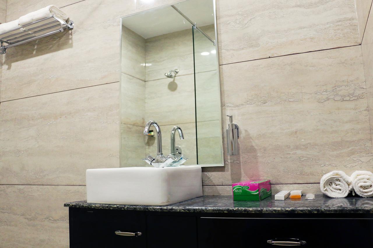 Hotel Neelam Moga Ludhiana Extérieur photo