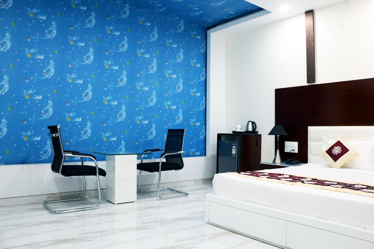 Hotel Neelam Moga Ludhiana Extérieur photo