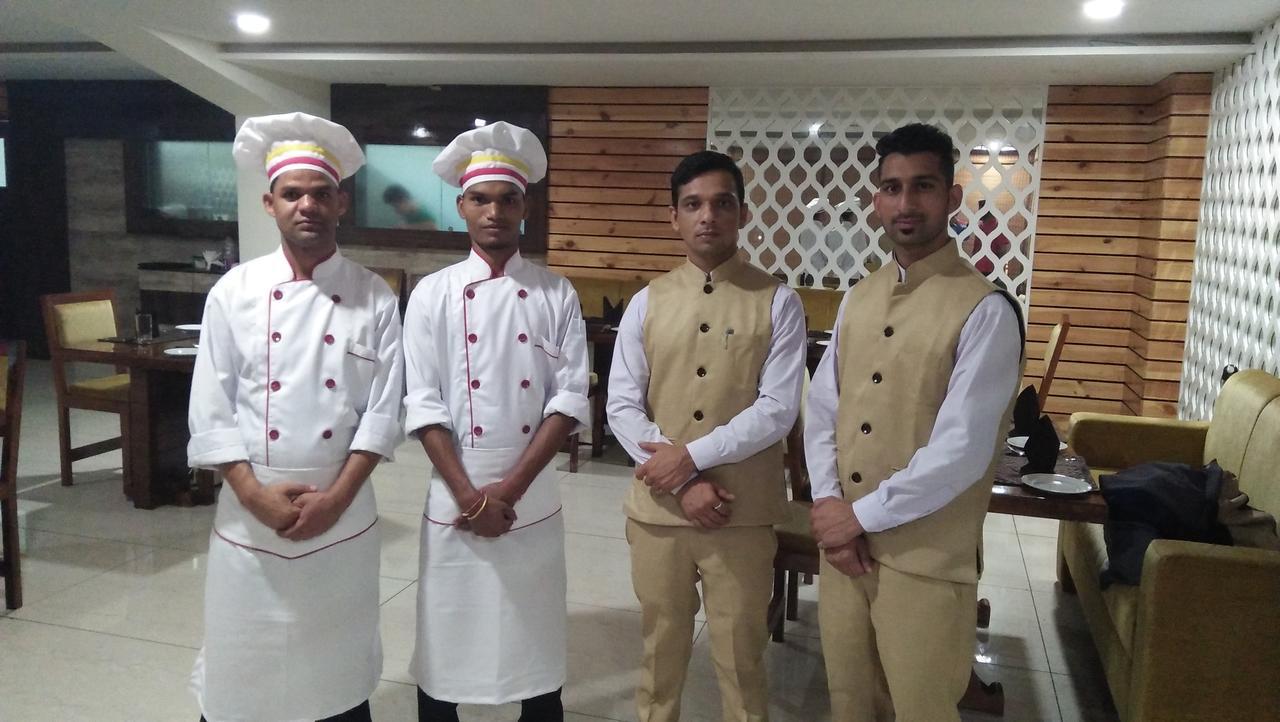 Hotel Neelam Moga Ludhiana Extérieur photo