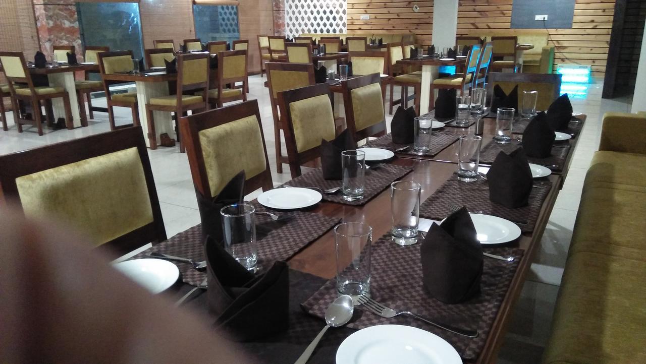 Hotel Neelam Moga Ludhiana Extérieur photo