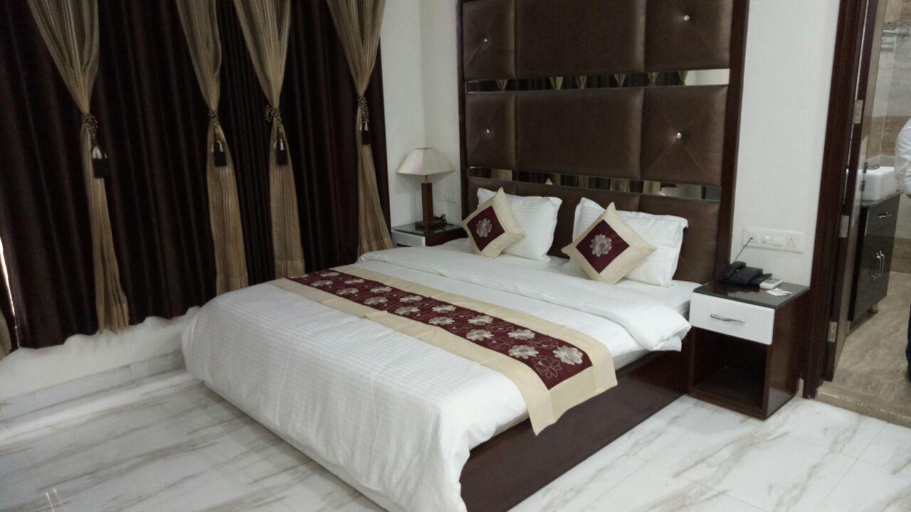 Hotel Neelam Moga Ludhiana Extérieur photo