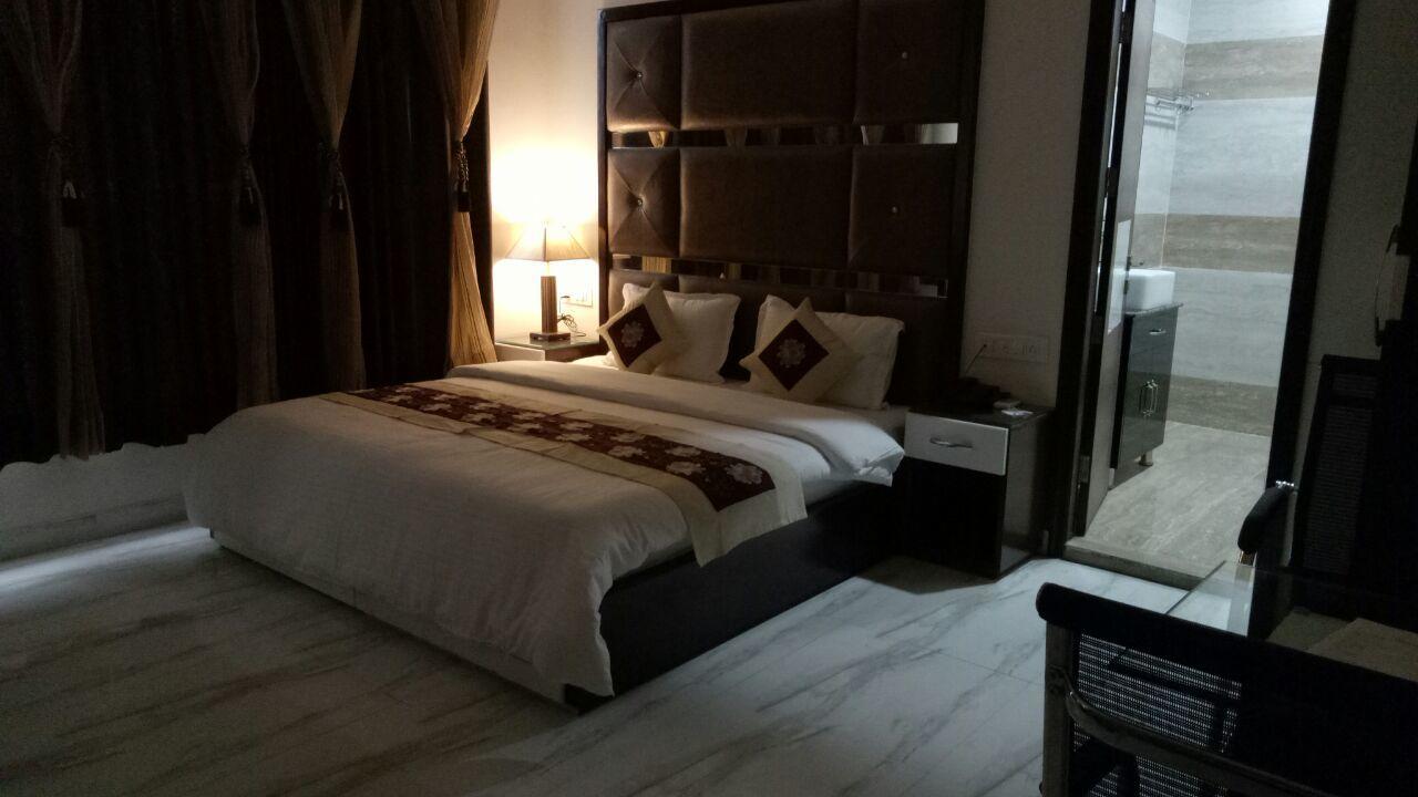 Hotel Neelam Moga Ludhiana Extérieur photo
